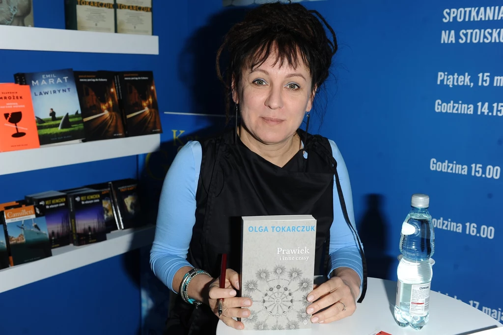 Absolwentka Wydziału Psychologii Uniwersytetu Warszawskiego angażuje się w działalność non-profit. Chęć stworzenia fundacji, przestrzeni, w której literatura odmieniana jest przez wszystkie przypadki to plan na cito. Absolwentka Wydziału Psychologii Uniwersytetu Warszawskiego angażuje się w działalność non-profit. Chęć stworzenia fundacji, przestrzeni, w której literatura odmieniana jest przez wszystkie przypadki to plan na cito.