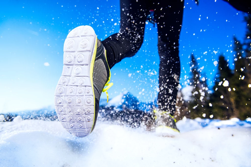 Sport Wybierz taki, który sprawia ci najwięcej przyjemności. Może to być na przykład jogging lub pływanie. Przed tym pierwszym zaopatrz się jednak w porządne buty. Sport Wybierz taki, który sprawia ci najwięcej przyjemności. Może to być na przykład jogging lub pływanie. Przed tym pierwszym zaopatrz się jednak w porządne buty.