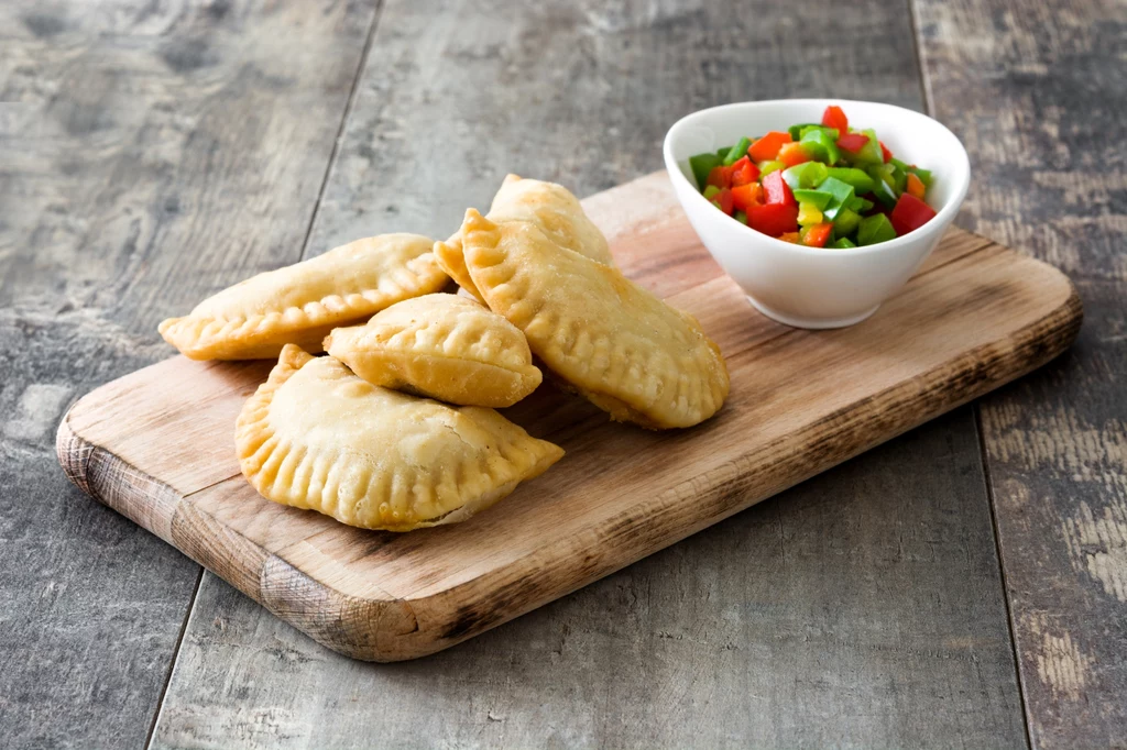 Pierożki empanadas z tuńczykiem