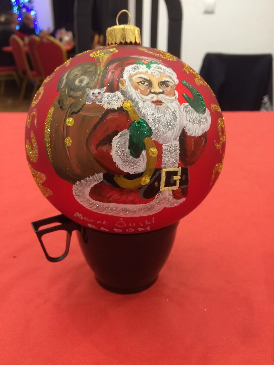 Bombka choinkowa Marka Suskiego, która trafiła na aukcję charytatywną Bombka choinkowa Marka Suskiego, która trafiła na aukcję charytatywną