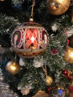 Bombka namalowana przez Marka Suskiego Bombka namalowana przez Marka Suskiego