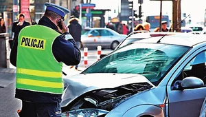 Kiedy wezwać policję do zdarzenia drogowego, a kiedy nie warto?