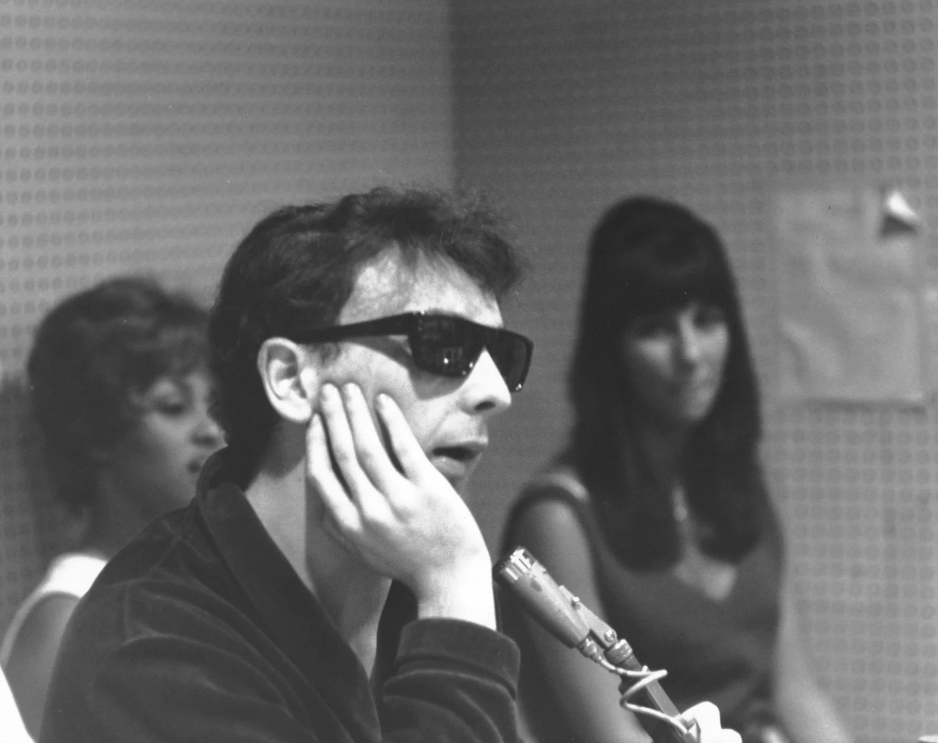 Znany ze współpracy z The Beatles (współtworzył z nimi m.in. "Let It Be"), producent muzyczny Phil Spector, został skazany na dożywocie (z możliwością ubiegania się o warunkowe zwolnienie po 19 latach) za zabójstwo 40-letniej przyjaciółki, aktorki Lany Clarkson, w lutym 2003 roku. 