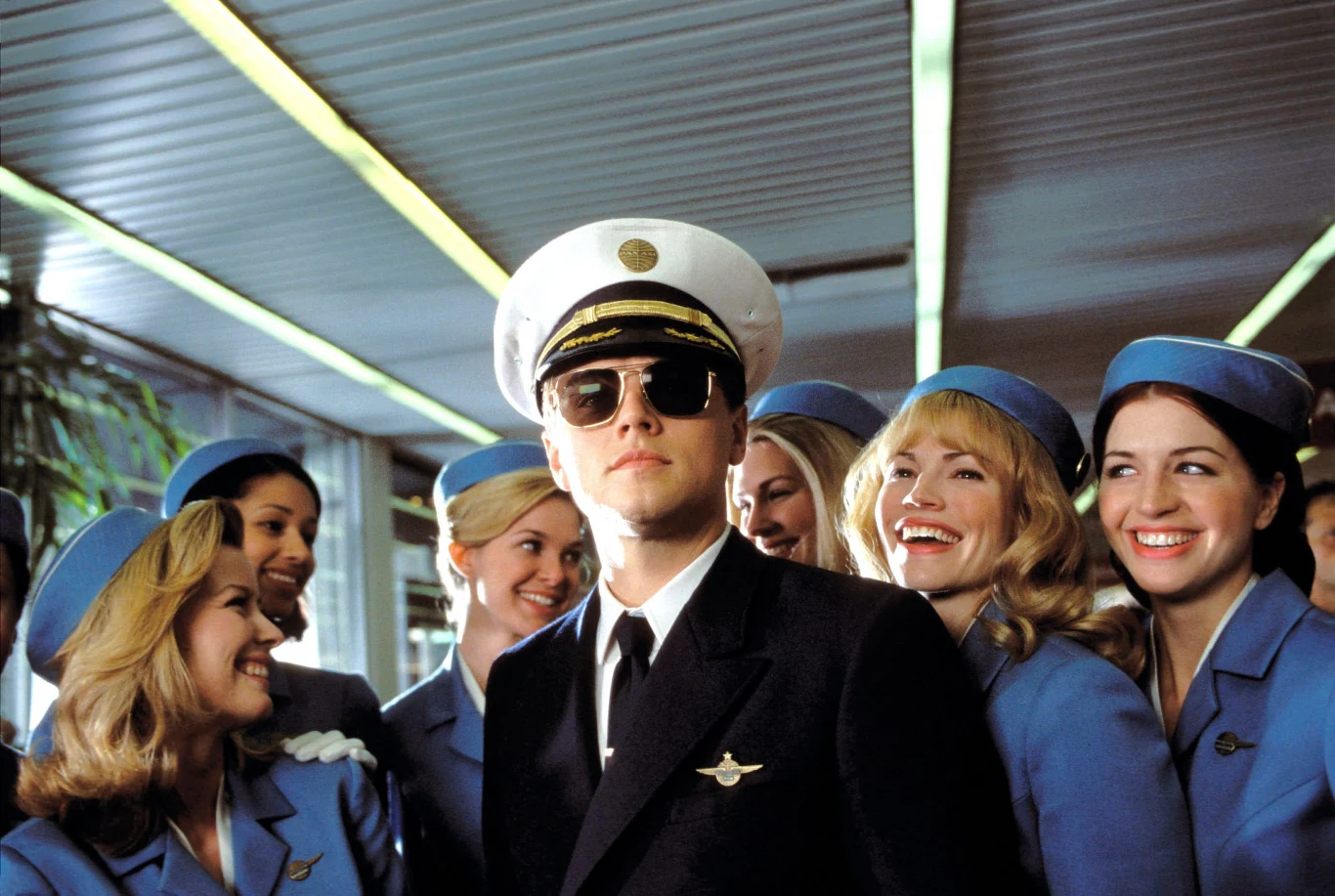 Frank Abagnale jest jednym z największych oszustów wszech czasów. O jego życiu nakręcono nawet film, w którym główną rolę zagrał Leonardo DiCaprio Frank Abagnale jest jednym z największych oszustów wszech czasów. O jego życiu nakręcono nawet film, w którym główną rolę zagrał Leonardo DiCaprio