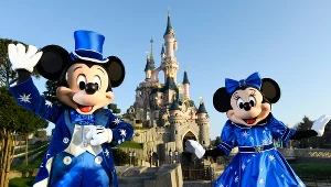 Miki i Minnie w Disneylandzie; zdj. ilustracyjne