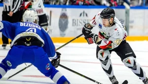 Niko Tuhkanen (z prawej) zdobył bramkę, która dała GKS-owi dogrywkę