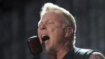 James Hetfield, współzałożyciel zespołu Metallica, przyznawał w jednym z wywiadów, że „wódka była dla niego praktycznie jak kawa”. Gdy zorientował się, że jego nałóg może doprowadzić do rozpadu zespołu, zdecydował się na odwyk. Był wówczas 2001 rok. 