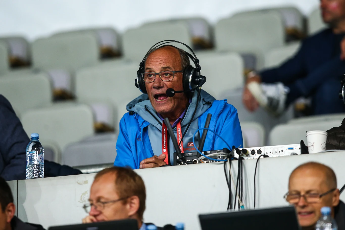 Wydaje się, że Borek byłby również ciekawym kandydatem na zastąpienie Szpakowskiego w którejś z następnych części FIFY. Popularny "Mati" ma już doświadczenie w podkładaniu głosu do gry piłkarskiej. Wydaje się, że Borek byłby również ciekawym kandydatem na zastąpienie Szpakowskiego w którejś z następnych części FIFY. Popularny "Mati" ma już doświadczenie w podkładaniu głosu do gry piłkarskiej.