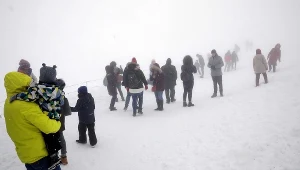 Turyści na Kasprowym Wierchu w Tatrach