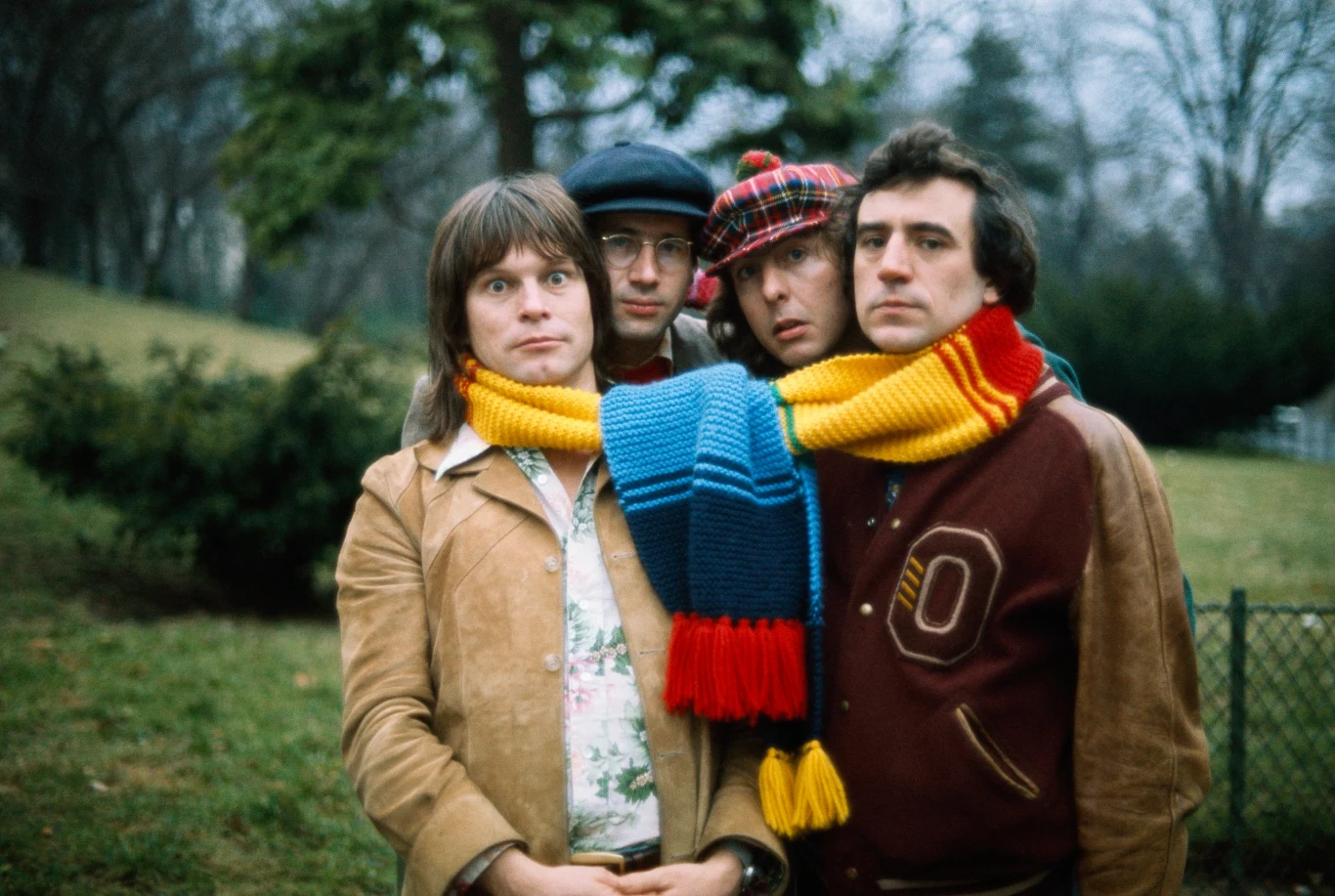 Neil Innes (2L) z grupą Monty Pythona