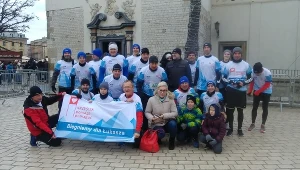 Krzyś Graczyk i jego przyjaciele ze stowarzyszenia "Krzysiek Pomaga Pomagać"