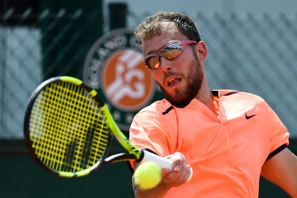 Janowicz ogłosił taką nowinę właśnie poprzez strumień, na którym m.in. grał w FIFĘ 20. Podczas streama „Jeżyk” dał do zrozumienia, iż na razie chce rozegrać kilkanaście meczów bez kontuzji.