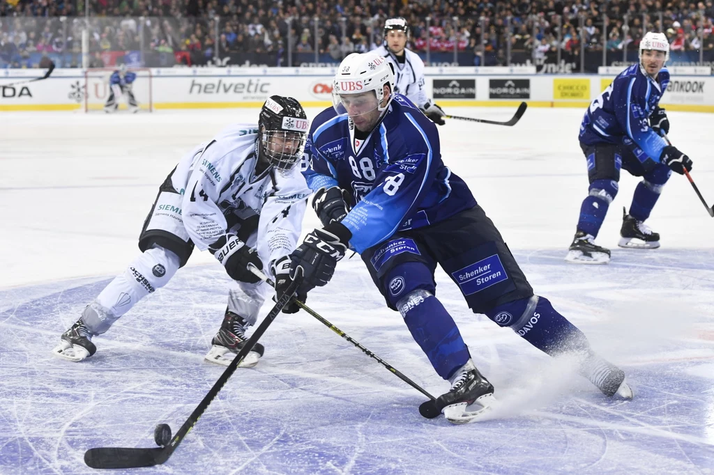 Wojtek Wolski w barwach HC Ambri-Piotta Wojtek Wolski w barwach HC Ambri-Piotta