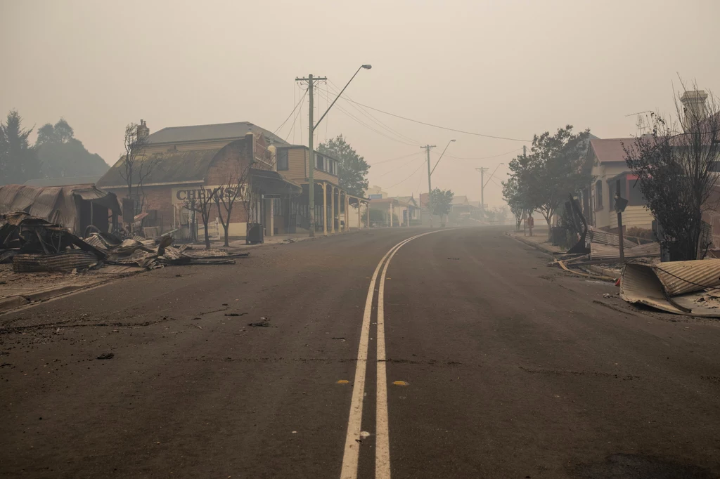 W wyniku pożarów w stanach Nowa Południowa Walia, Australia Południowa, Wiktoria i Queensland zginęło już co najmniej 15 osób.