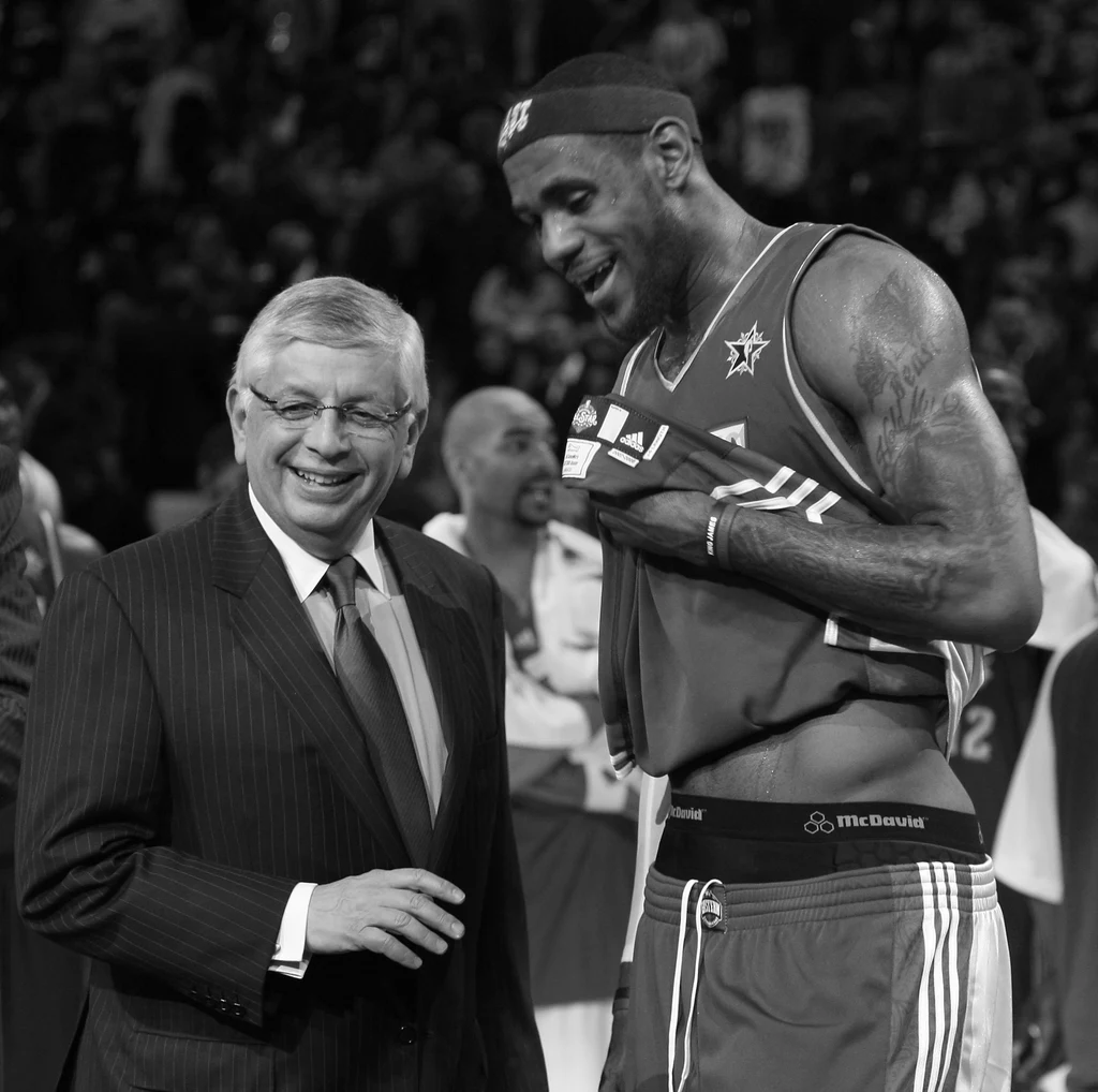 David Stern (z lewej), obok inna sława NBA LeBron James David Stern (z lewej), obok inna sława NBA LeBron James