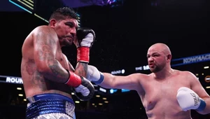 Adam Kownacki (z prawej) w walce z Chrisem Arreolą