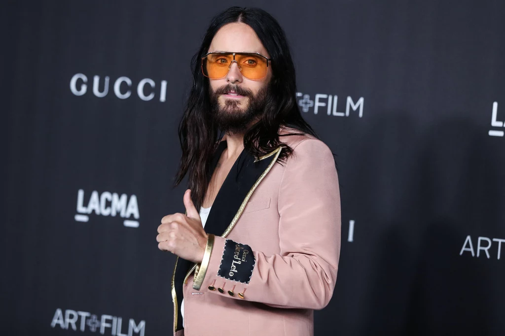 Jared Leto słynie ze swojego upodobania do ekstrawaganckich stylizacji. Na czerwonym dywanie nigdy nie pozostaje niezauważony