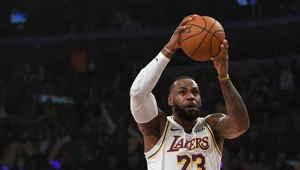 LeBron James (z piłką)