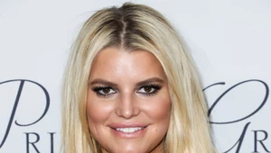 Jessica Simpson w obcisłym kombinezonie