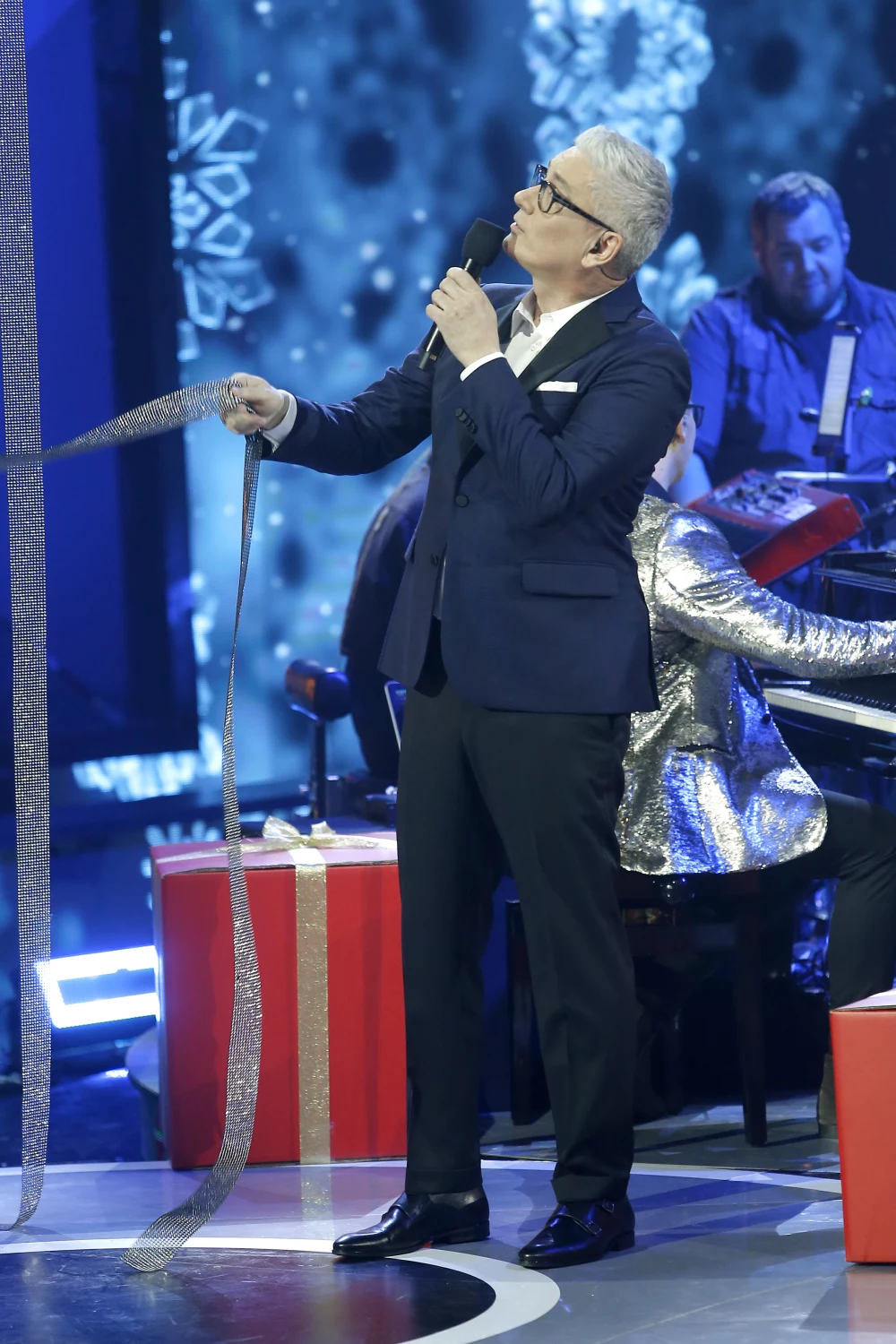 "Szansę na sukces" prowadzi Artur Orzech "Szansę na sukces" prowadzi Artur Orzech