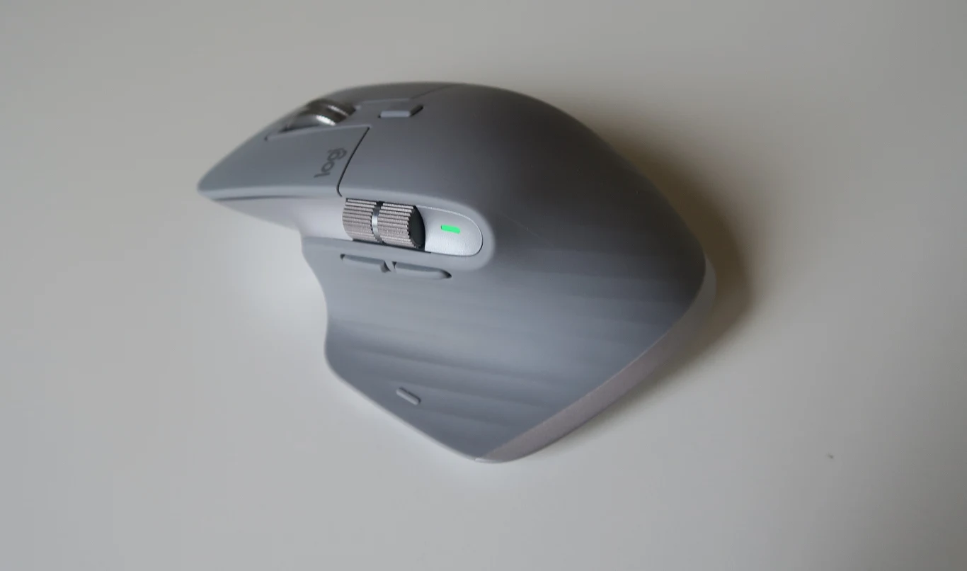 Logitech MX Master 3 - na rynku znajdziemy modele grafitowe (szare) i czarne Logitech MX Master 3 - na rynku znajdziemy modele grafitowe (szare) i czarne