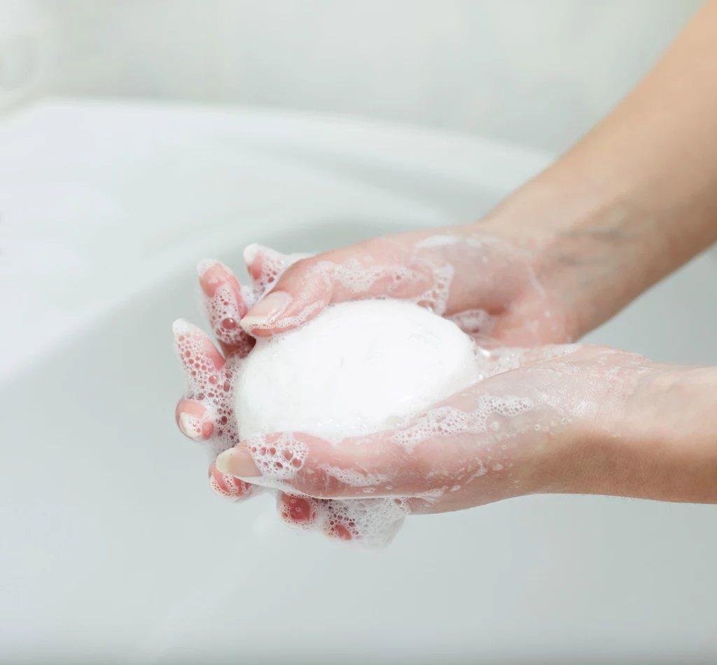 Niektóre mydła działają drażniąco i wysuszająco na skórę
