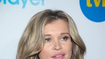 Joanna Krupa

W jednym z odcinków programu "Dzień dobry TVN" znana modelka wyznała, że również zmaga się z Hashimoto. 

Przez walkę z chorobą jurorka "Top Model" zmuszona była odłożyć plany o macierzyństwie. Miała problemy ze zmianami nastroju. Wahała się również jej waga. 


Na szczęście Hashimoto nie przekreśliło jej marzeń o własnym dziecku. Joanna Krupa drugiego listopada ubiegłego roku powitała na świecie śliczną córeczkę.  