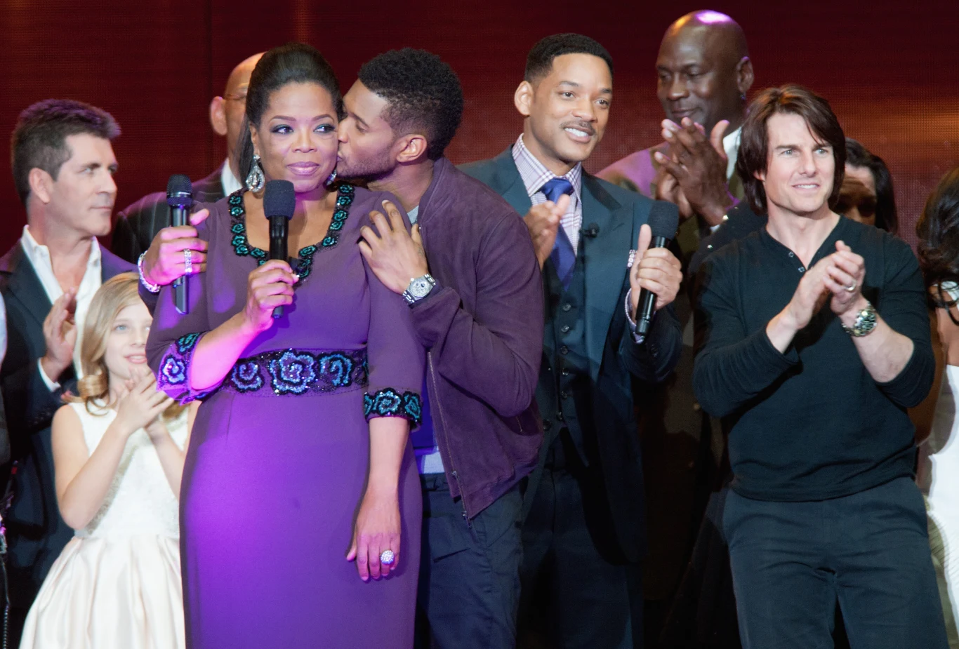 Oprah Winfrey w otoczeniu gwiazd. U boku królowej telewizji: Simon Cowell, Jackie Evancho, Usher, Will Smith, Michael Jordan i Tom Cruise (2011)