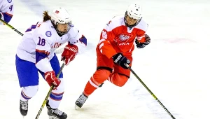 Polska hokeistka Ida Talanda (z prawej)