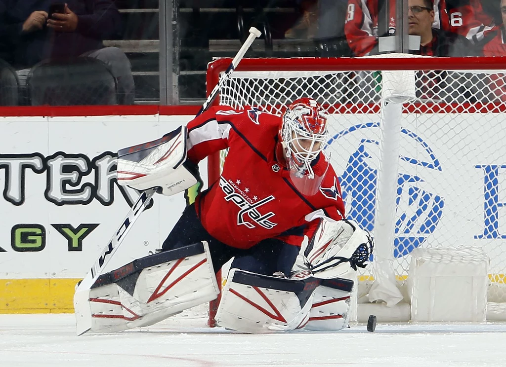Ilja Samsonow muruje bramkę i Washington Capitals są na szczycie NHL Ilja Samsonow muruje bramkę i Washington Capitals są na szczycie NHL