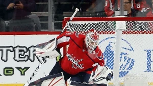 Ilja Samsonow muruje bramkę i Washington Capitals są na szczycie NHL