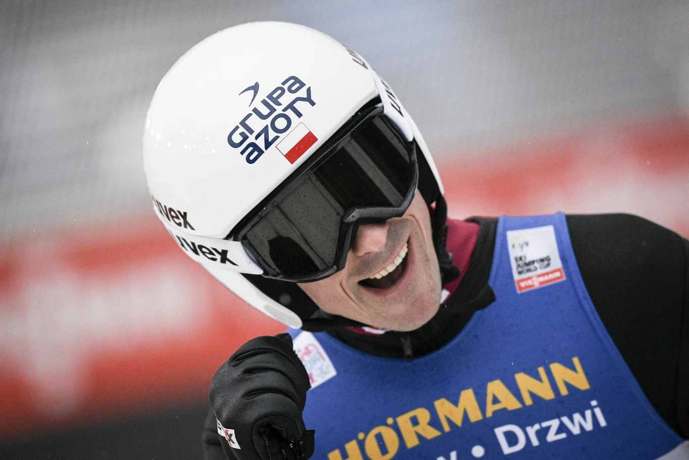 Piotr Żyła już na zeskoku - jak zawsze w dobrym humorze Piotr Żyła już na zeskoku - jak zawsze w dobrym humorze