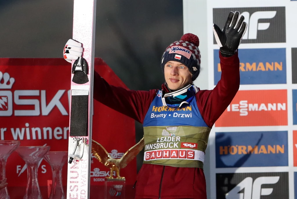 Dawid Kubacki na podium w Innsbrucku Dawid Kubacki na podium w Innsbrucku