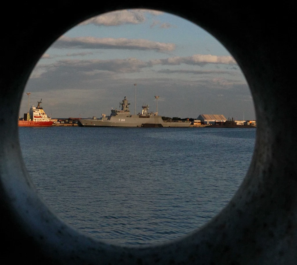 HMS Defender HMS Defender