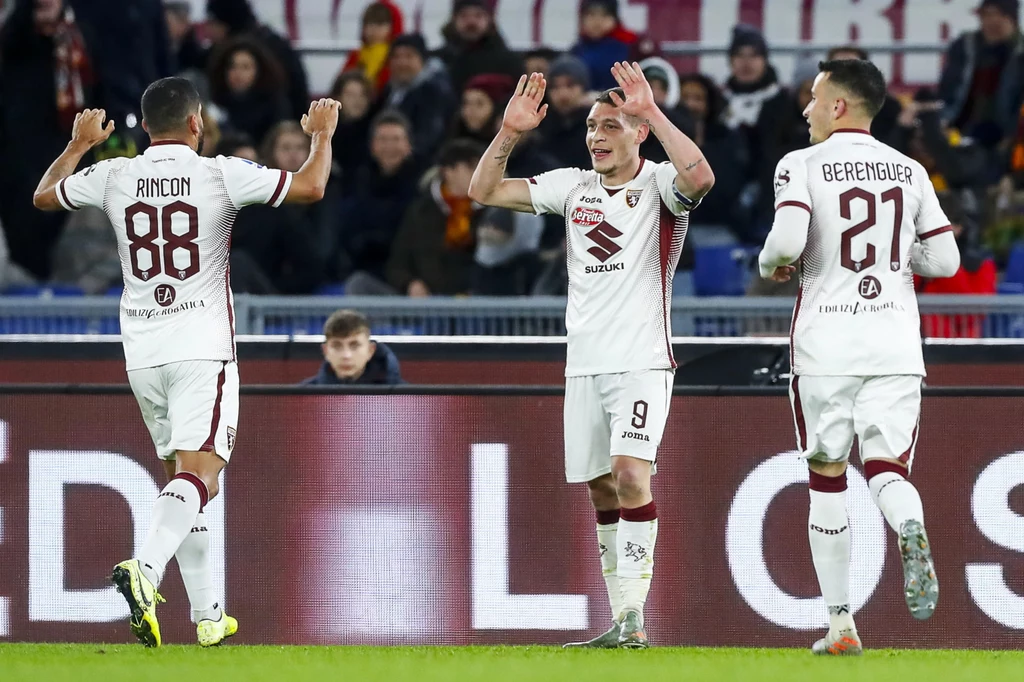 Andrea Belotti (w środku) zdobył obie bramki dla Torino Andrea Belotti (w środku) zdobył obie bramki dla Torino