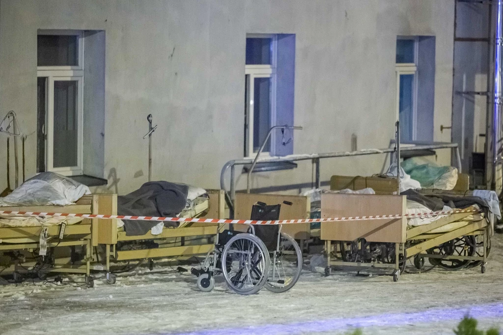 Wstępnie ustalono, że przyczyną mogło być zaprószenie ognia przez jednego z podopiecznych, który prawdopodobnie palił papierosa. Wstępnie ustalono, że przyczyną mogło być zaprószenie ognia przez jednego z podopiecznych, który prawdopodobnie palił papierosa.