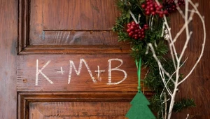Drzwi domów oznaczamy, pisząc K+M+B lub C+M+B; zdj. ilustracyjne