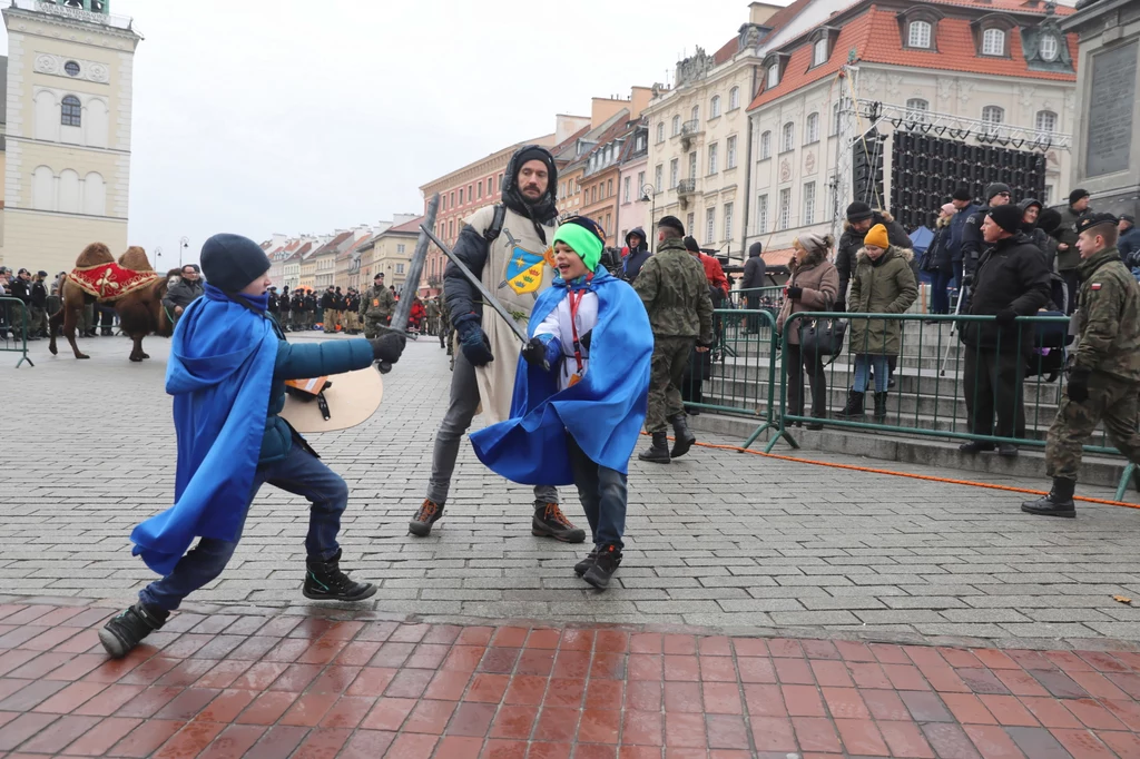 Mędrców w średniowieczu zaczęto nazywać Trzema Królami i nazwa ta przetrwała do czasów obecnych. Ich imiona pojawiły się dopiero w VIII w. W XII w. Kacpra, Melchiora i Baltazara uznano za przedstawicieli Europy, Azji i Afryki. Relikwie mędrców przechowywane są w Kolonii w Niemczech. (źródło informacji: PAP) Mędrców w średniowieczu zaczęto nazywać Trzema Królami i nazwa ta przetrwała do czasów obecnych. Ich imiona pojawiły się dopiero w VIII w. W XII w. Kacpra, Melchiora i Baltazara uznano za przedstawicieli Europy, Azji i Afryki. Relikwie mędrców przechowywane są w Kolonii w Niemczech. (źródło informacji: PAP)