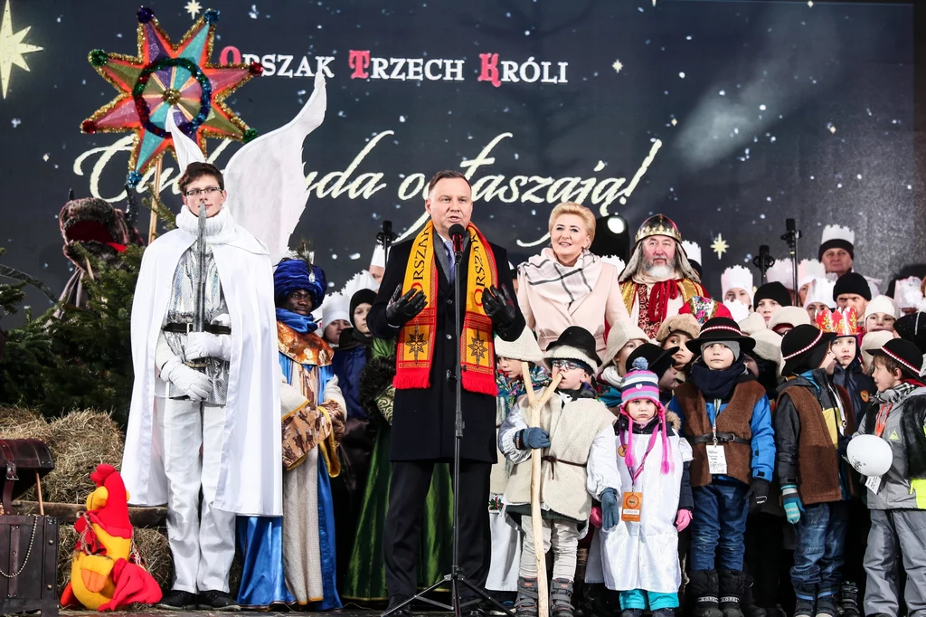 Na scenie na placu Piłsudskiego głos zabrał prezydent Andrzej Duda. Na scenie na placu Piłsudskiego głos zabrał prezydent Andrzej Duda.
