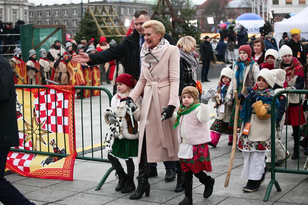 Pierwsza dama Agata Kornhauser-Duda podczas obchodów Święta Objawienia Pańskiego w Warszawie. Pierwsza dama Agata Kornhauser-Duda podczas obchodów Święta Objawienia Pańskiego w Warszawie.