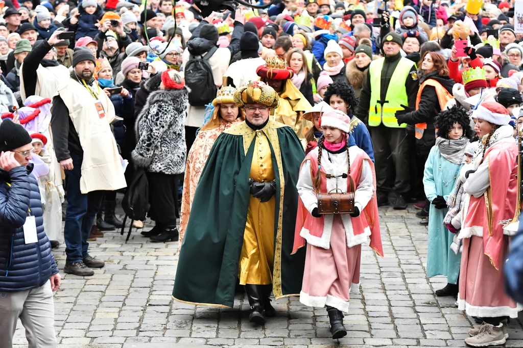 Uczestnicy orszaku Trzech Króli, który przeszedł ulicami Wrocławia Uczestnicy orszaku Trzech Króli, który przeszedł ulicami Wrocławia