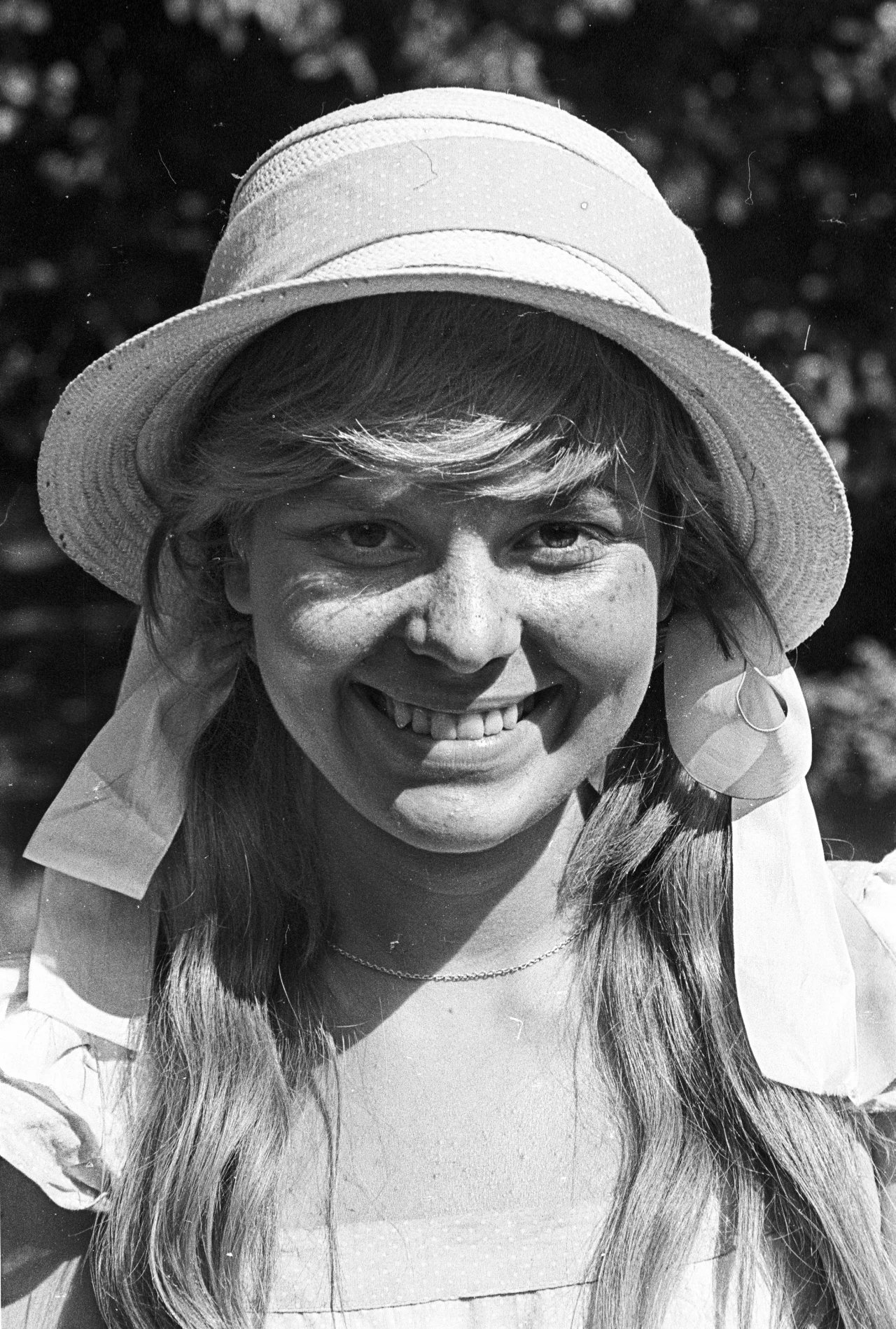 Po premierze filmu Dorota Grzelak wróciła do szkoły, zdała maturę i próbowała dostać się do szkoły aktorskiej. Niestety nie została przyjęta i postanowiła studiować kulturoznawstwo. Zrezygnowała z kariery aktorskiej, pisała scenariusze i prowadziła warsztaty dla młodzieży. Zagrała też kilka epizodycznych ról w serialach "Samo życie", "Klan" i „Plebania".

Na zdjęciu: Dorota Grzelak na planie filmu "Szaleństwa Panny Ewy"