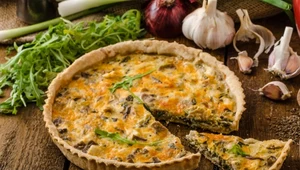 Quiche z mięsem i pieczarkami