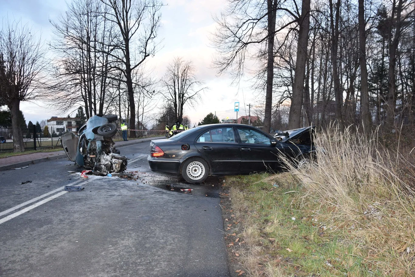 Kierowca mercedesa został lekko ranny