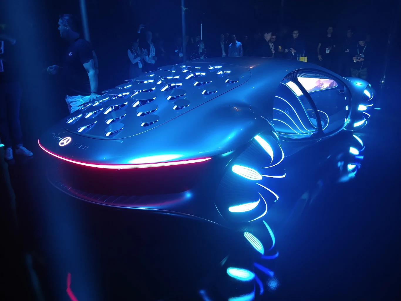 Mercedes AVTR to koncept inspirowany filmem Avatar.