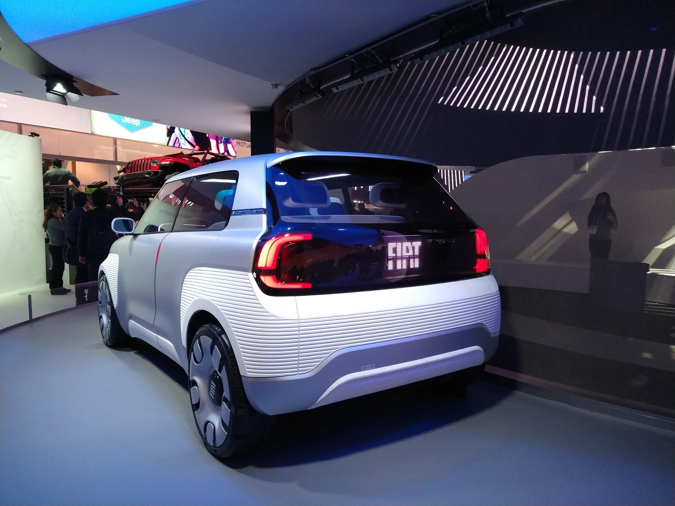 Wśród elementów pozwalających na pełną dowolność wyboru mają być m.in. dach, felgi, zderzaki czy nawet błotniki. 