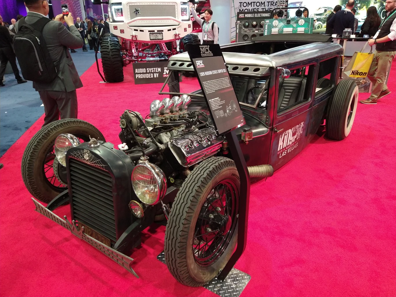 Czym by była Ameryka bez słynnych Hot rodów. Te charakterystyczne, mocne maszyny do dziś stanowią jeden z największych filarów kultury USA.