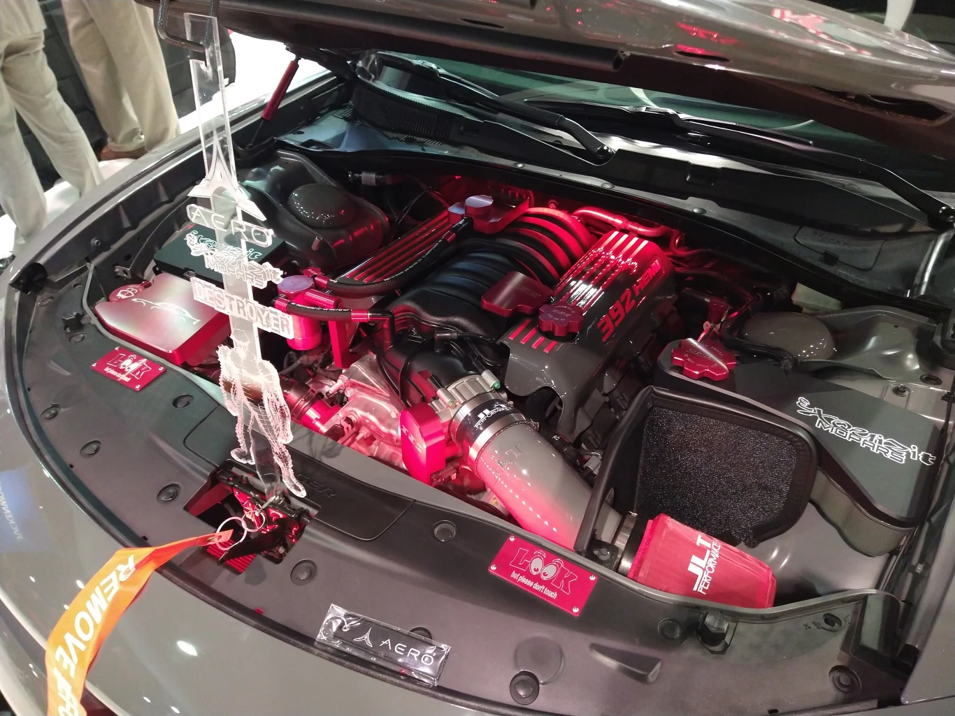 Zmiany często nie dotyczą jedynie nadwozia. Gruntownemu tunningowi często poddaje się także silniki. Wszystko ma się świecić i być z daleka widoczne. 