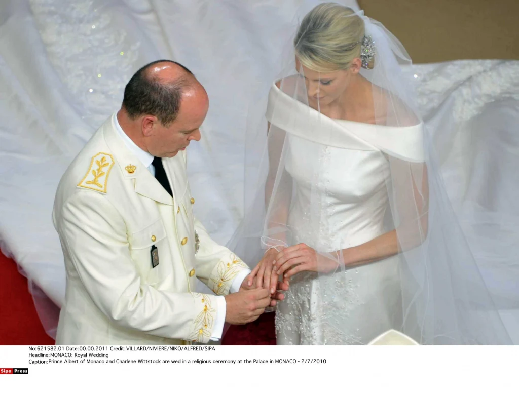 Księżna Charlene i Albert II w dniu ślubu Księżna Charlene i Albert II w dniu ślubu