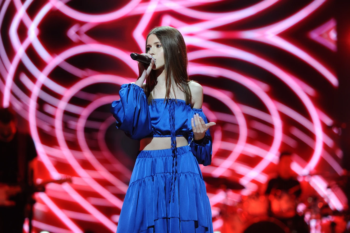 "Kompletnie na to nie reaguję i to po mnie spływa" - mówiła Roxie, spytana, jak radzi sobie z negatywnymi komentarzami. Wokalistka dodaje też, że z hejtem ciężko walczyć, gdyż stał się on normalną rzeczą w internecie. Z drugiej strony Węgiel akceptuje konstruktywną krytykę. 